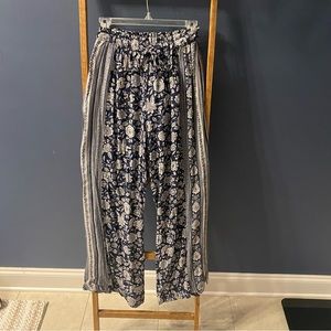 NWT- American Eagle Blue Floral Wide Leg High Waisted Palazzo Pants- Size Small